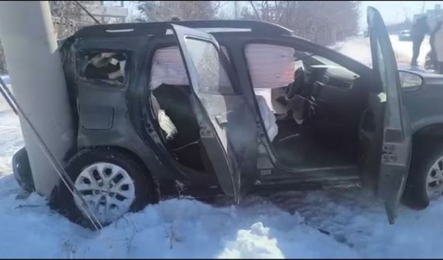 Afşin’de Buzlanma Kazaya Neden Oldu: 2 Otomobil Çarpıştı