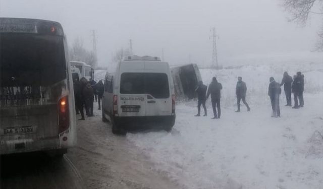 Afşin’de Santral İşçilerini Taşıyan Servis Devrildi