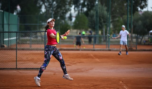 Adana CUP Uluslararası Gençler Tenis Turnuvası başladı