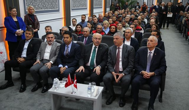 Adana'da 2 bin 968 çiftçiye yağlık ayçiçeği tohumu dağıtıldı