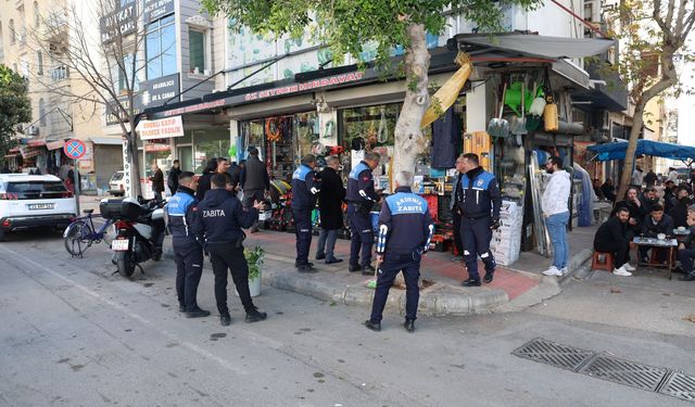 Akdeniz ilçesinde kaldırım ve yol işgali yapan işletmelere para cezası verildi