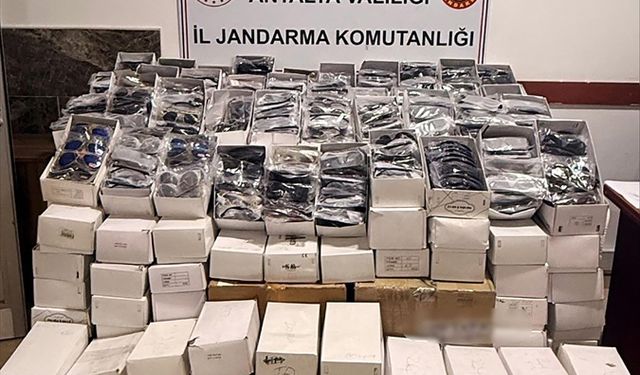 Alanya'da 6 bin 250 gümrük kaçağı güneş gözlüğü ele geçirildi