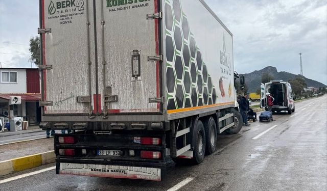 Bozyazı ilçesinde kamyonun çarptığı yaya yaralandı