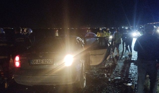 Hatay'da otomobil ile minibüsün çarpıştığı kazada 1 kişi öldü, 5 kişi yaralandı