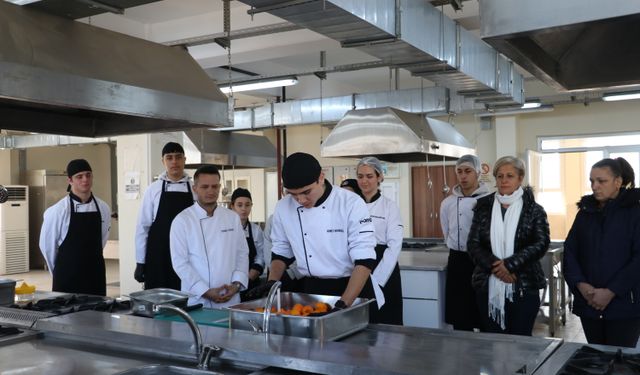 Hatay'da üreticiler mandalinaya katma değer kazandırmak için uygulamalı eğitim alıyor