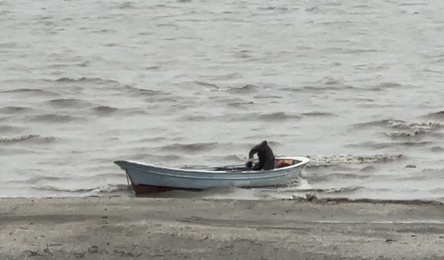 Isparta'nın Eğirdir ilçesinde kuvvetli fırtına ve yağış etkili oldu