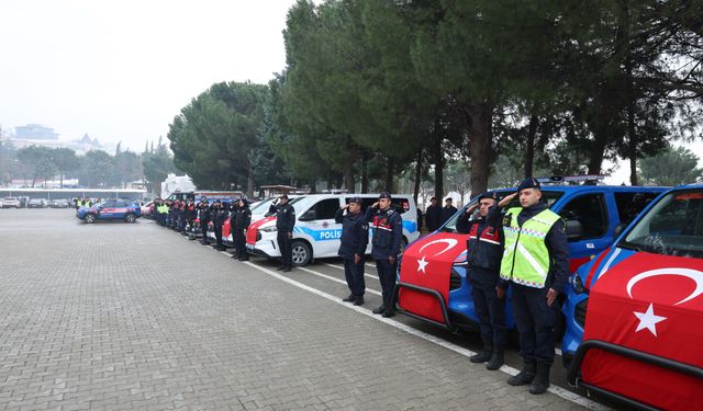 Kahramanmaraş'ta jandarmaya ve emniyete tahsis edilen 88 araç hizmete alındı