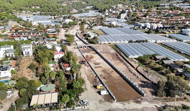 Kumluca'da taşkın kontrol tesisinin 1. kısmı tamamlandı