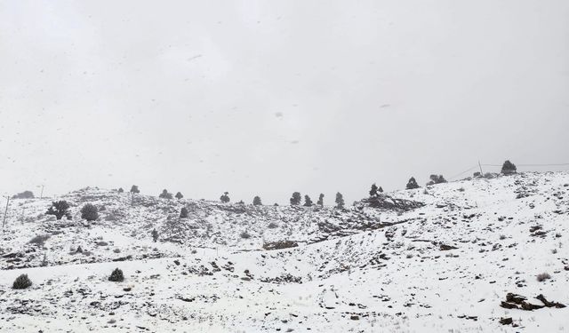 Mersin'in yüksek kesimlerinde kar etkili oluyor