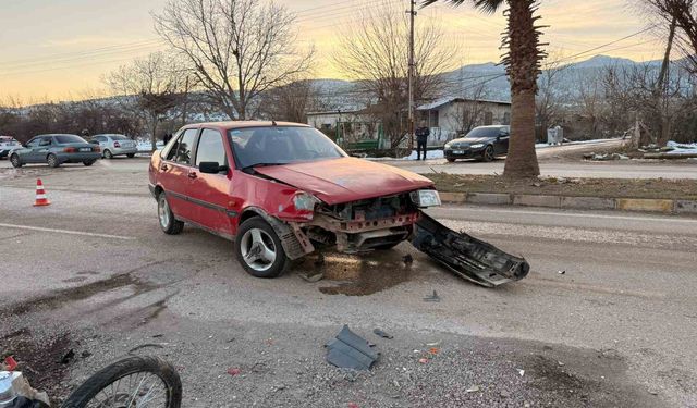 Hassa'da otomobille çarpışan motosikletin sürücüsü yaralandı