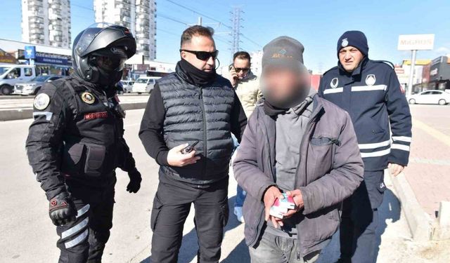 Kepez'de seyyar satıcı ve dilencilere operasyon