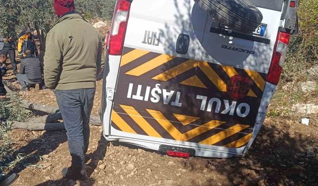 Öğrenci servisi zeytinliğe uçtu: 5 yaralı