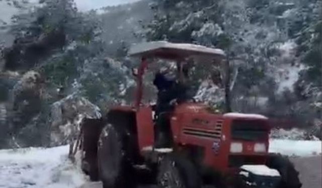 Osmaniye'de kapanan köy yollarını muhtar kendi imkanlarıyla açıyor