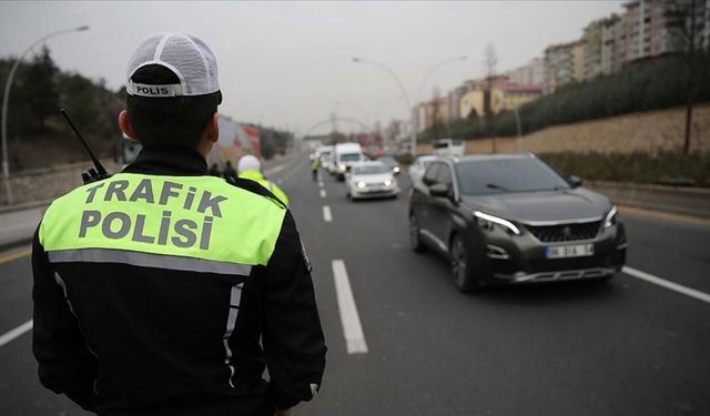Afyonkarahisar’daki kara yollarında bayram trafiği yoğunluğu