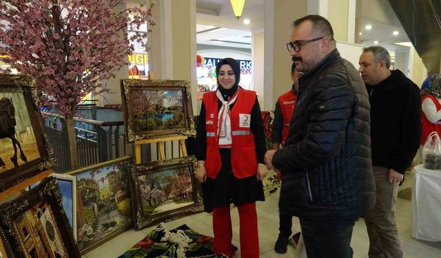 Erzurum Kızılay kadın kollarından Gazze, Filistin ve Sudan için hayır çarşısı