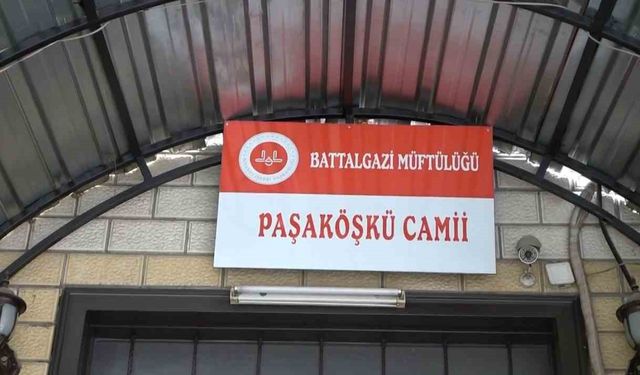 Malatya’da Paşaköşkü Camisi’nin hasarlı minaresi onarılıyor