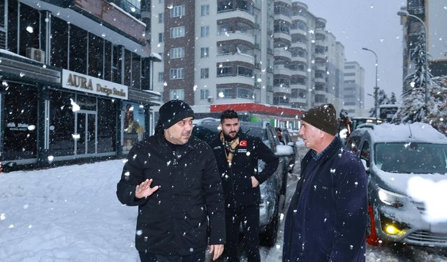 Onikişubat’ta Kar Mesaisi: Tüm Ekipler Sahada, Çalışmalar Aralıksız Sürüyor