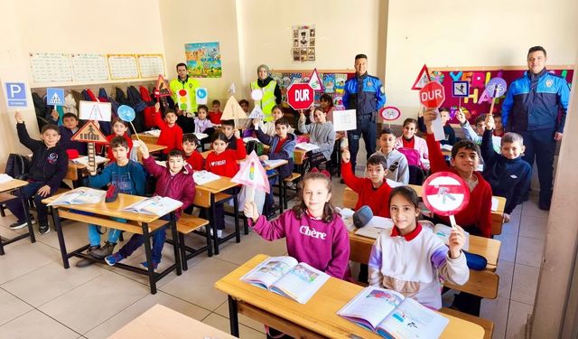 Adıyaman’da polisi miniklere trafik eğitimi verdi