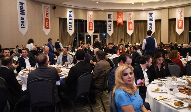 Adana'da koruyucu aileler ve evlatları iftar programında buluştu