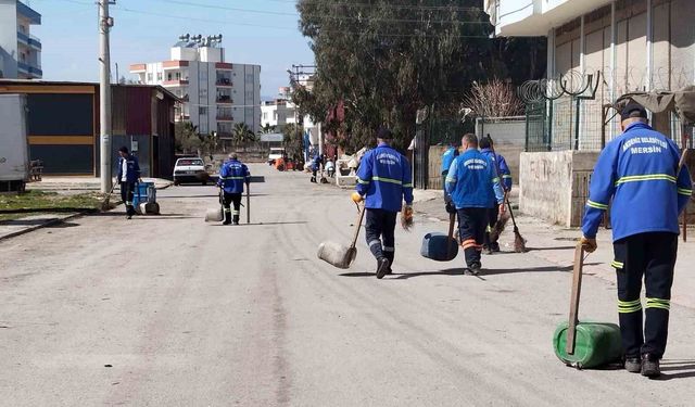 Akdeniz ilçesindeki 65 mahallede temizlik mesaisi sürüyor