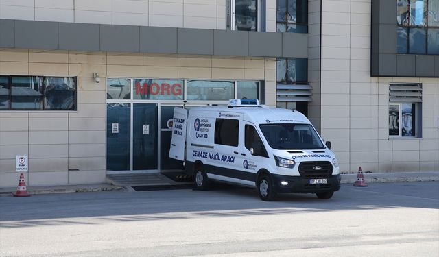 Antalya'da teravihe giderken otomobilin çarpması sonucu yaralanan kadın hastanede öldü