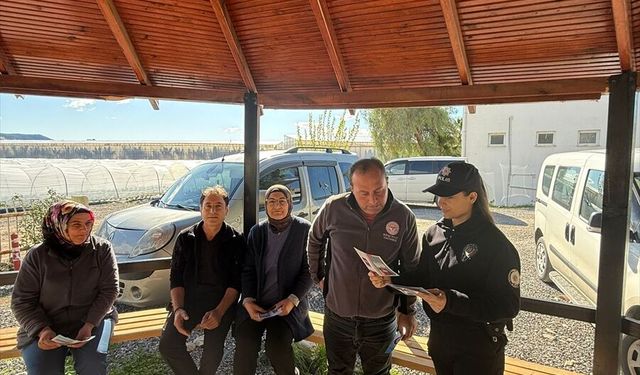 Bozyazı ilçesinde esnaf ve vatandaşlar polis ekiplerince bilgilendirildi