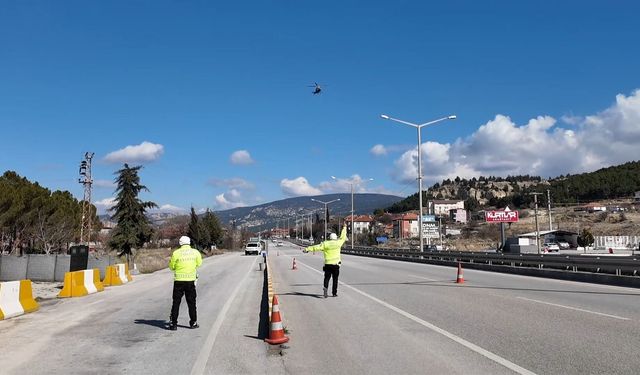 Burdur'da helikopterle trafik denetimi yapıldı