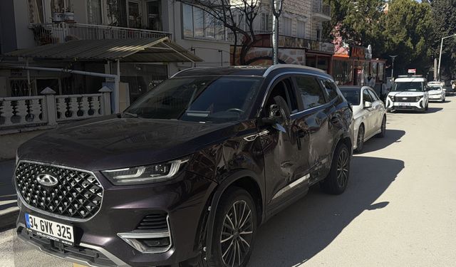 Burdur'da otomobille çarpışan motosikletteki 2 kişi yaralandı