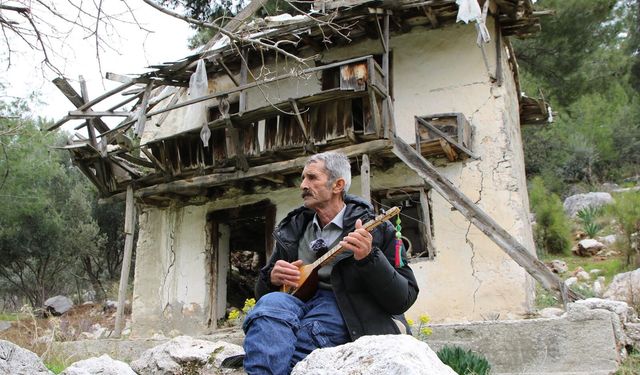 Cura ustası Osman Kırca 'Yaşayan İnsan Hazinesi' ödülünün onurunu yaşıyor