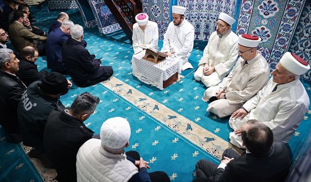 Diyanet İşleri Başkanı Arpaguş, depremlerin yıl dönümünde Osmaniye'de hatim duası yaptı