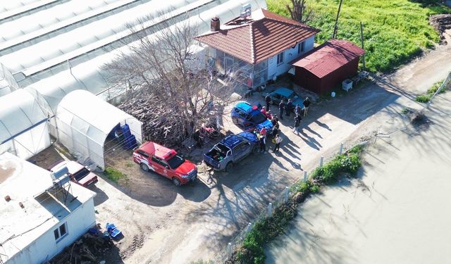 GÜNCELLEME - Muğla ile Antalya'da su basan seralar havadan görüntülendi