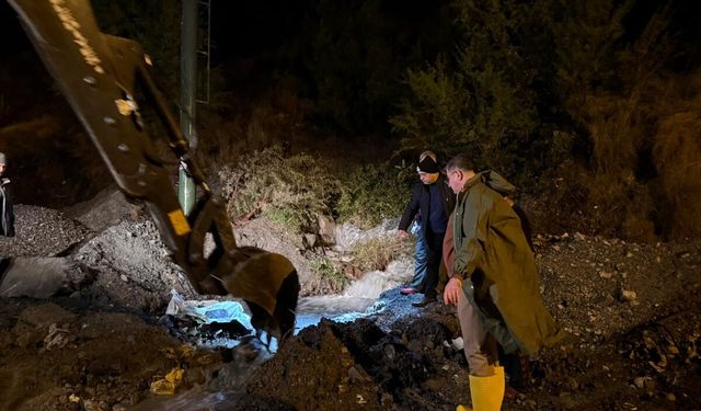 Hatay'da heyelan nedeniyle ev ve otomobil zarar gördü