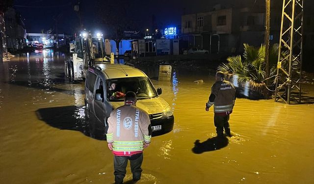 Hatay'da sağanak ve şiddetli rüzgar etkili oldu