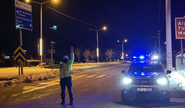 Kahramanmaraş'ta kar yağışı ve fırtına yaşamı olumsuz etkiliyor