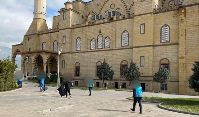 Kahramanmaraş'ta Yükümlüler Camilerde Temizlik Yaptı
