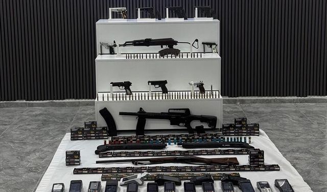Osmaniye merkezli tefecilik ve silah ticareti operasyonunda yakalanan 15 zanlı tutuklandı