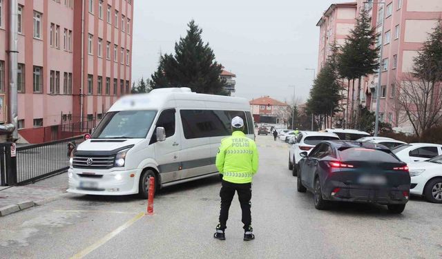 Burdur'da okul çevreleri ve servis araçlarına yönelik denetim