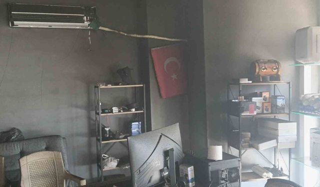 Manavgat'ta işyeri yangını ucuz atlatıldı