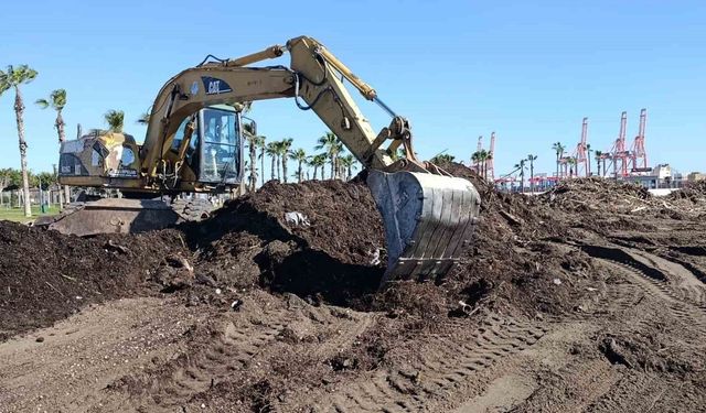 Mersin'de yağıştan etkilenen bölgelerde onarım çalışması sürüyor