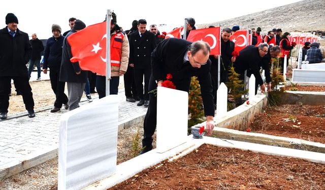 Asrın Felaketinin 3. Yılında Afşin’de Deprem Şehitleri Mezarları Başında Anıldı