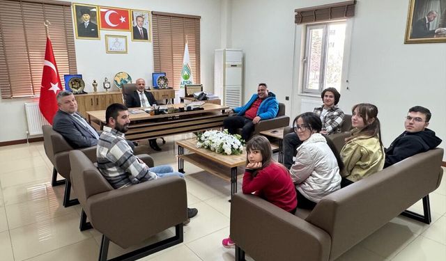 Bilgi Yarışması Şampiyonlarından Başkan Kıraç’a Ziyaret