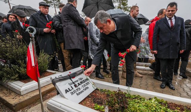 CHP Genel Başkanı Özel, Kahramanmaraş'ta Ziyaretlerde Bulundu