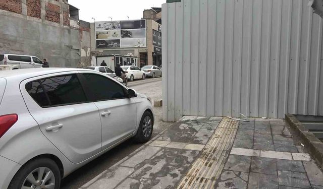 Kaldırım işgalleri vatandaşlara pes dedirtiyor