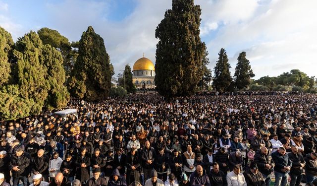 Hamas, İsrail'in engellemelerine rağmen Mescid-i Aksa'ya akın edilmesi çağrısı yaptı