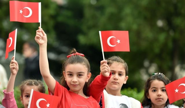 Okullarda İkinci Dönem "Bayrak Sevgisi" Temasıyla Başlayacak