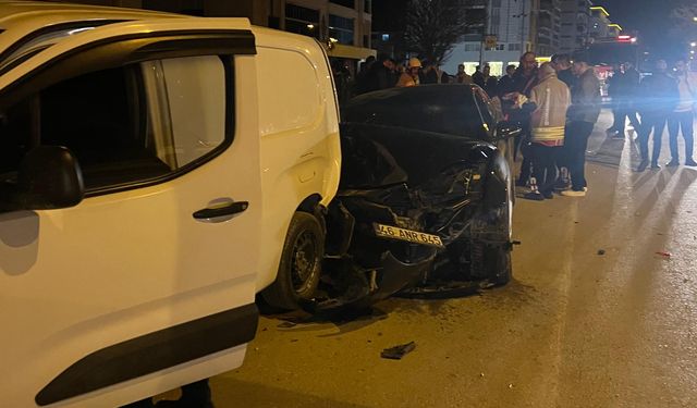 Afşin’de Otomobil Park Halindeki 4 Aracı Biçti