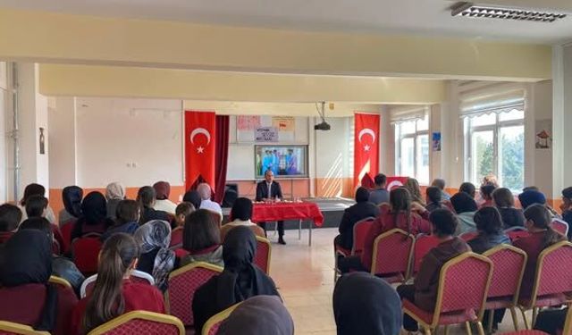 Kaymakam Sarıdoğan, Kariyer Günleri Programında Öğrencilerle Buluştu