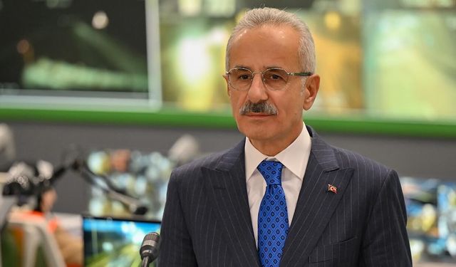 Bakan Uraloğlu: Karadeniz'de petrol tankerinin İDA ile vurulduğunu düşünüyoruz