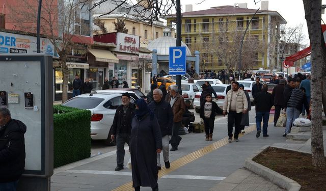 Afşin’de Arife Günü Çarşı Dolup Taştı