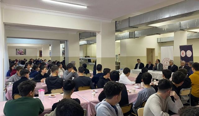 Afşin’de “İftarda Konuşalım” Programında Öğrencilerle Anlamlı Buluşma